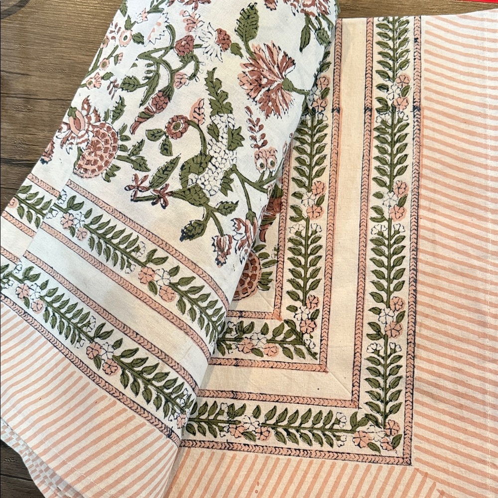 Floral Patterned Tablecloth - Picture 6 of 7
